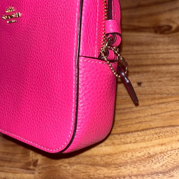 Coach NWT pebbled leather camera crossbody purse ELECTRIC PINK ⚡️ - Picture 5 of 15